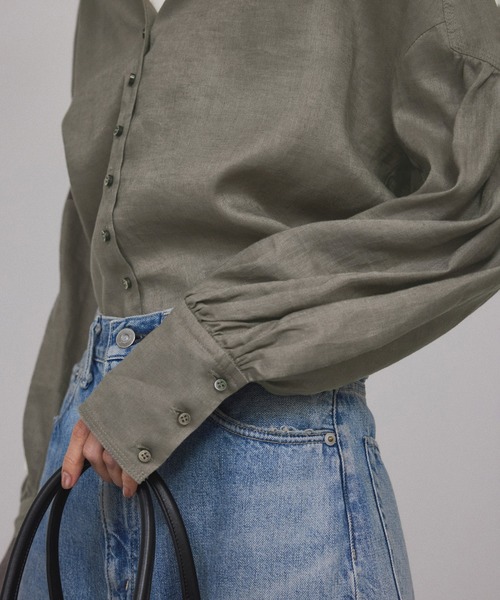 SALON adam et rope'（サロン アダム エ ロペ）の「リネンスキッパーギャザーブラウス［GENTLE LINEN］（シャツ/ブラウス・レディース・ブルー/グレー/ホワイト/グレー系その他/ブラック・FREE）」の10枚目の写真