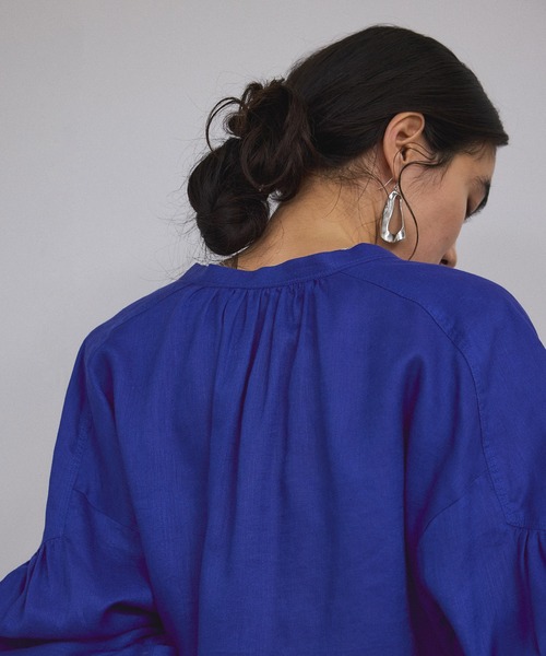 SALON adam et rope'（サロン アダム エ ロペ）の「リネンスキッパーギャザーブラウス［GENTLE LINEN］（シャツ/ブラウス・レディース・ブルー/グレー/ホワイト/グレー系その他/ブラック・FREE）」の12枚目の写真