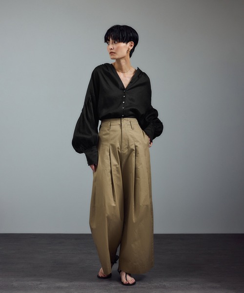 SALON adam et rope'（サロン アダム エ ロペ）の「リネンスキッパーギャザーブラウス［GENTLE LINEN］（シャツ/ブラウス・レディース・ブルー/グレー/ホワイト/グレー系その他/ブラック・FREE）」の14枚目の写真