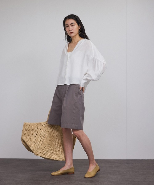 SALON adam et rope'（サロン アダム エ ロペ）の「リネンスキッパーギャザーブラウス［GENTLE LINEN］（シャツ/ブラウス・レディース・ブルー/グレー/ホワイト/グレー系その他/ブラック・FREE）」の16枚目の写真