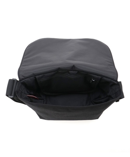 Manhattan Portage（マンハッタンポーテージ）の「Nylon Messenger Bag JR Back Pocket W/ Divider Magnet VEG Leather 600D HYDR（メッセンジャーバッグ・メンズ・ブラック/グレー・SMALL）」の19枚目の写真