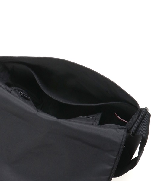 Manhattan Portage（マンハッタンポーテージ）の「Nylon Messenger Bag JR Back Pocket W/ Divider Magnet VEG Leather 600D HYDR（メッセンジャーバッグ・メンズ・ブラック/グレー・SMALL）」の22枚目の写真