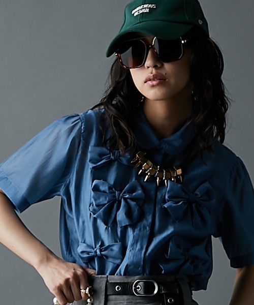 GEVS.（ジェイヴィス）の「リボンモチーフブラウス＜大きいサイズ有＞GEVS.（シャツ/ブラウス・レディース・ブルー/ブラック・5L/4L/3L/LL/L/M）」の4枚目の写真