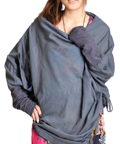 MARAI(マーライ)の「ドルマンシルエットポンチョ風カットソー(Tシャツ/カットソー・レディース・その他/ブラウン系/チョコ・FREE)」の3枚目の写真
