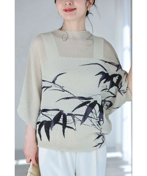 再入荷5月14日 風に揺れるリーフ柄の伸びやかくしゅくしゅカットソートップス トップス カットソー レディース ファッション 春服 夏服 透け シアー ドルマン 体型カバー cawaii w61113ps S~3L対応 アイボリー リーフ柄 日常使い キレイめ シンプル ミセス 30代 40代 50代 風に揺れるリーフ柄の伸びやかくしゅくしゅカットソートップス（T