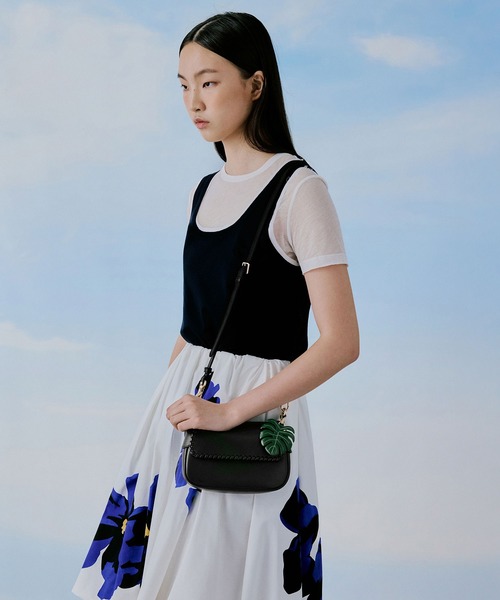 追跡★Charles&Keith Blume チャーム付き ショルダーバッグ Blume ブリュム ブレードショルダーバッグ(ショルダーバッグ