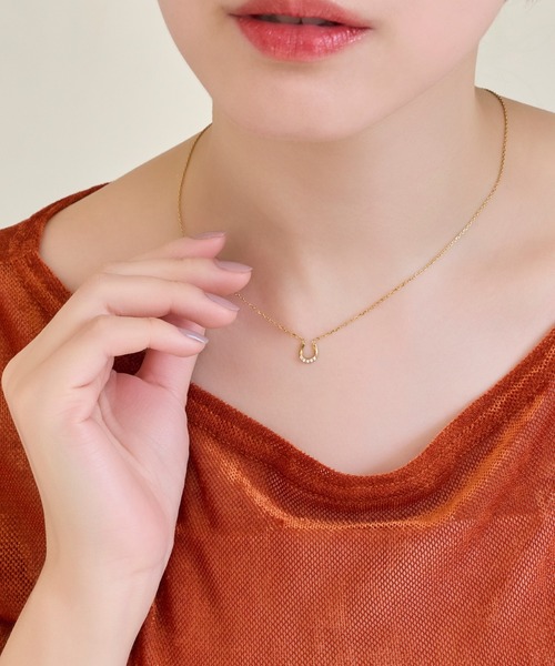 Phoebe（フィービィー）の「【金属アレルギー対応】リッチラインホースシューネックレス/馬蹄/全長:40cm+5cm/サージカルステンレス（ネックレス・レディース・イエローゴールド/シルバー・FREE）」の6枚目の写真