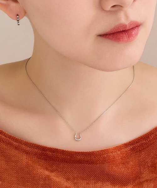 Phoebe（フィービィー）の「【金属アレルギー対応】リッチラインホースシューネックレス/馬蹄/全長:40cm+5cm/サージカルステンレス（ネックレス・レディース・イエローゴールド/シルバー・FREE）」の4枚目の写真