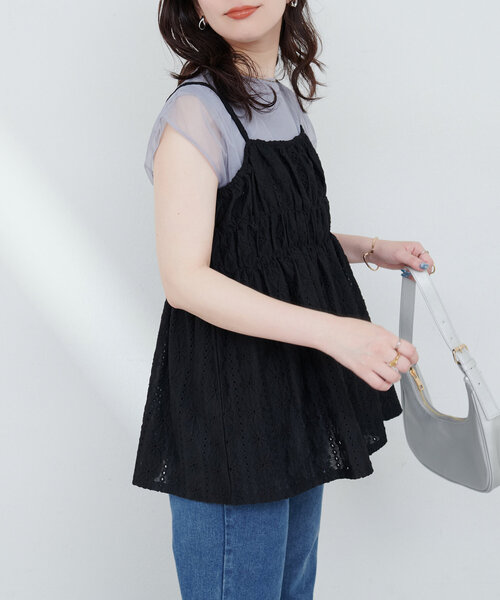 natural couture(ナチュラルクチュール)の「アイレットレースキャミチュニック(キャミソール・レディース・ブラック/サックスブルー/オフホワイト・FREE)」の10枚目の写真