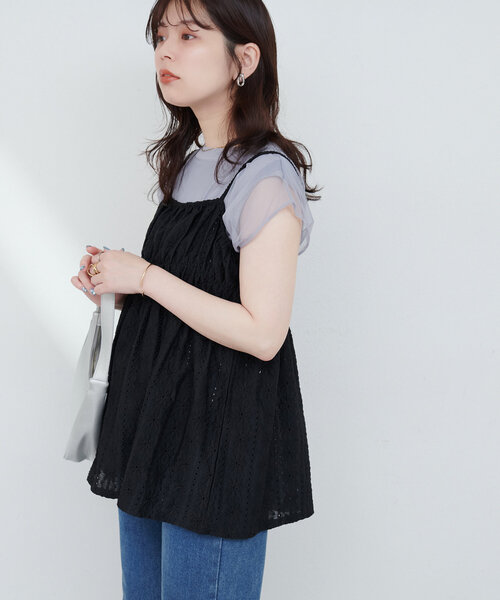 natural couture(ナチュラルクチュール)の「アイレットレースキャミチュニック(キャミソール・レディース・ブラック/サックスブルー/オフホワイト・FREE)」の11枚目の写真