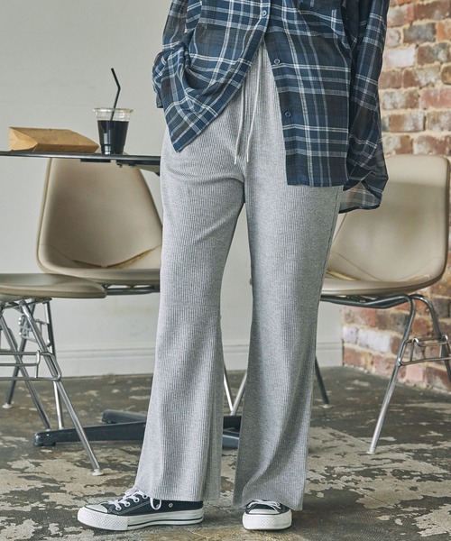 MONO-MART LADY'S（モノマートレディース）の「カットリブ フレア イージーパンツ（その他パンツ・レディース・杢グレー/ブラック/ネイビー/グリーン・S/M）」の3枚目の写真