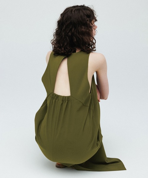 ADAM ET ROPE'（アダムエロペ）の「バックオープンストレートワンピース（ワンピース・レディース・カーキ/ブラック・FREE）」の18枚目の写真