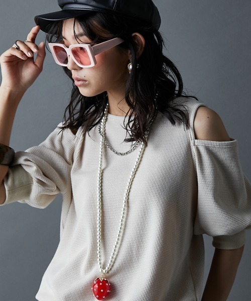 GEVS.(ジェイヴィス)の「イチゴモチーフパール調ビーズロングネックレス(長め設計) GEVS.(ネックレス・レディース・アイボリー系・FREE)」の6枚目の写真