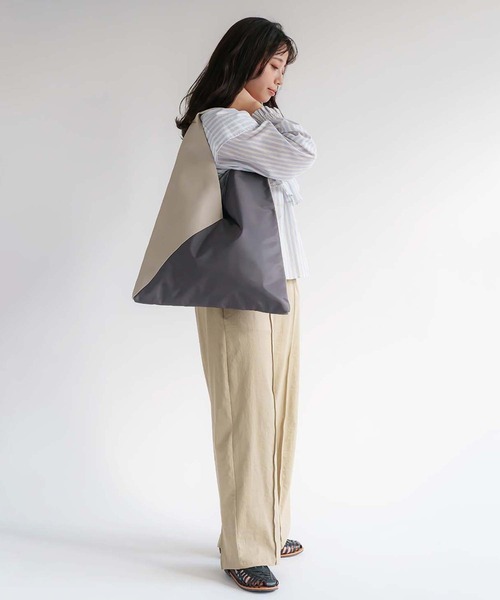 Edit Sheen（エディットシーン）の「コンビ素材トライアングルトート（トートバッグ・レディース・ベージュ/ブラック/グレー・FREE）」の3枚目の写真