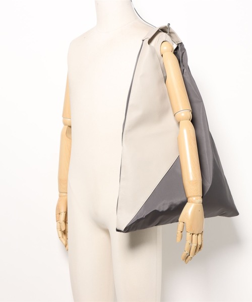 Edit Sheen（エディットシーン）の「コンビ素材トライアングルトート（トートバッグ・レディース・ベージュ/ブラック/グレー・FREE）」の18枚目の写真