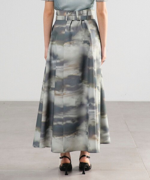 UNITED TOKYO（ユナイテッドトウキョウ）の「シーナリーアートフレアスカート｜ウォッシャブル/防シワ/セットアップ/春服（スカート・レディース・アイボリー/グレー・1/2）」の17枚目の写真