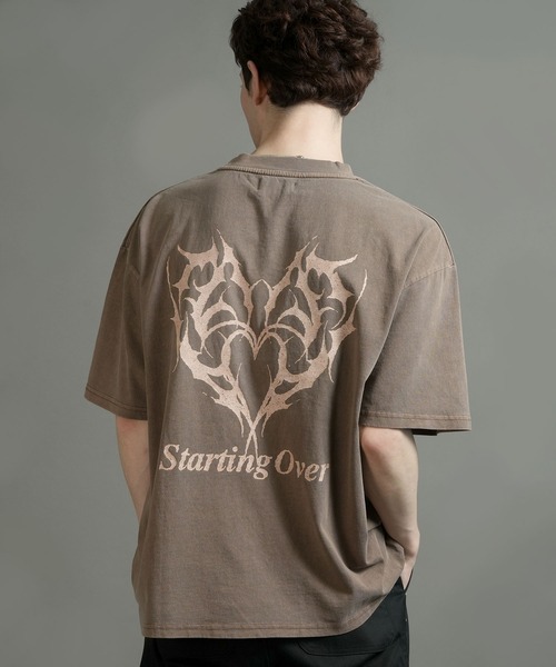 Starting Over（スターティングオーバー）の「【Starting Over/スターティングオーバー】rusty logo hard wash T-shirt/ラスティーロゴ ハードウオッシュ 半袖Tシャツ　ワンポイント ブランドロゴ バックプリント（Tシャツ/カットソー・メンズ・ブラウン/ホワイト/ホワイト系その他/ブラック系その他4/ブラック/ブラウン系その他/ブラック系その他2/サックスブルー/ブルー系その他/ブラック系その他/ブラック系その他3/ホワイト系その他2・M/L）」の10枚目の写真