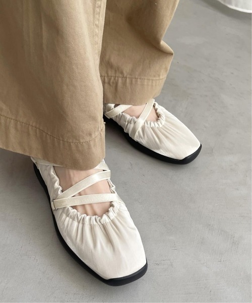 LE TALON（ルタロン）の「《追加2》Lエラスティックスニーカー（スニーカー・レディース・アイボリー/ブラック×ブラック・22cm/22.5cm/23cm/23.5cm/24cm/24.5cm/25cm）」の18枚目の写真