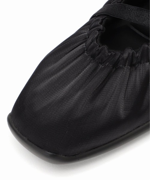 LE TALON（ルタロン）の「《追加2》Lエラスティックスニーカー（スニーカー・レディース・アイボリー/ブラック×ブラック・22cm/22.5cm/23cm/23.5cm/24cm/24.5cm/25cm）」の5枚目の写真