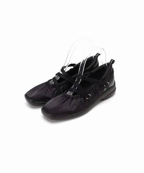 LE TALON（ルタロン）の「《追加2》Lエラスティックスニーカー（スニーカー・レディース・アイボリー/ブラック×ブラック・22cm/22.5cm/23cm/23.5cm/24cm/24.5cm/25cm）」の3枚目の写真