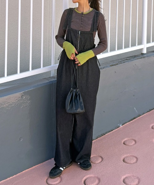 ISOOK（アイスー）の「【ISOOK / アイスー】フロントジップサロペットパンツ / デニム サロペ オーバーオール ハーフジップ ドロスト ハイウエスト ロング フルレングス ブルー ブラック 青 黒 ZOZOTOWN限定（サロペット/オーバーオール・レディース・ブルー/ブラック・FREE）」の6枚目の写真