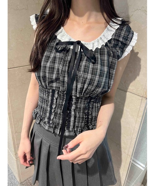 PHILLY(フィリー)の「【PHILLY】フリルノースリーブチェックトップス(シャツ/ブラウス・レディース・ブラック/ブラウン・FREE)」の2枚目の写真