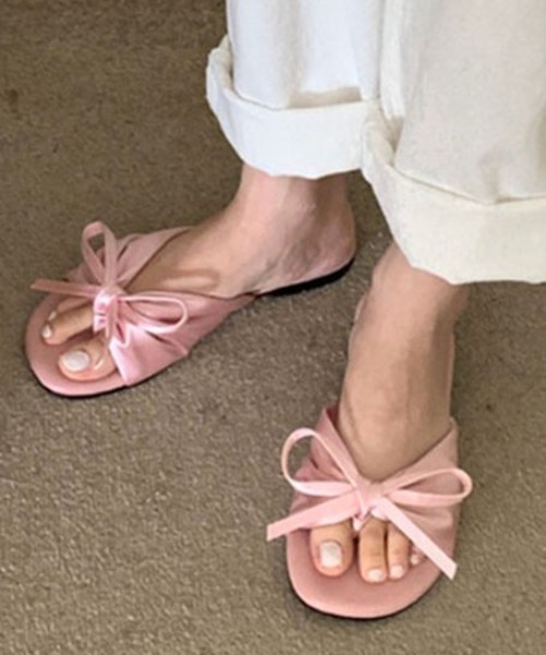 mebole(メボレ)の「ribbon オープントゥフラットサンダル(サンダル・レディース・ピンク/ブラック/アイボリー・SMALL/MEDIUM/LARGE)」の13枚目の写真