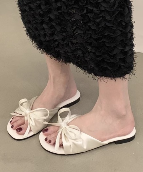 mebole(メボレ)の「ribbon オープントゥフラットサンダル(サンダル・レディース・ピンク/ブラック/アイボリー・SMALL/MEDIUM/LARGE)」の6枚目の写真