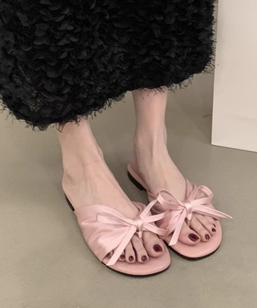 mebole(メボレ)の「ribbon オープントゥフラットサンダル(サンダル・レディース・ピンク/ブラック/アイボリー・SMALL/MEDIUM/LARGE)」の17枚目の写真