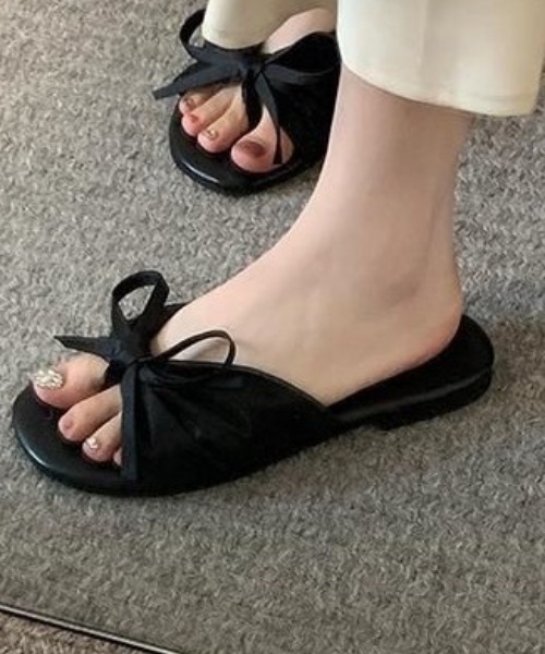 mebole(メボレ)の「ribbon オープントゥフラットサンダル(サンダル・レディース・ピンク/ブラック/アイボリー・SMALL/MEDIUM/LARGE)」の10枚目の写真