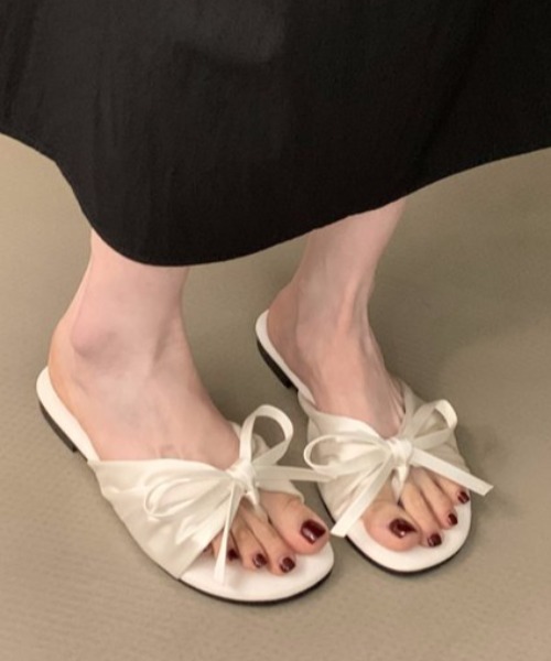 mebole(メボレ)の「ribbon オープントゥフラットサンダル(サンダル・レディース・ピンク/ブラック/アイボリー・SMALL/MEDIUM/LARGE)」の7枚目の写真