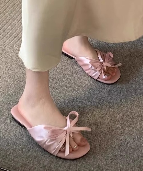 mebole(メボレ)の「ribbon オープントゥフラットサンダル(サンダル・レディース・ピンク/ブラック/アイボリー・SMALL/MEDIUM/LARGE)」の15枚目の写真