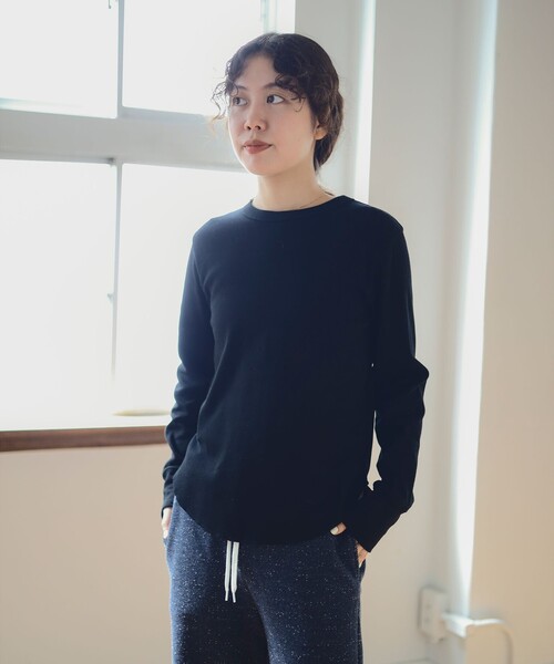B:MING by BEAMS（ビーミングバイビームス）の「SIMPLE YET オリジナル コットン ロング スリーブ（Tシャツ/カットソー・レディース・オフホワイト/ブラック・ONE SIZE）」の2枚目の写真