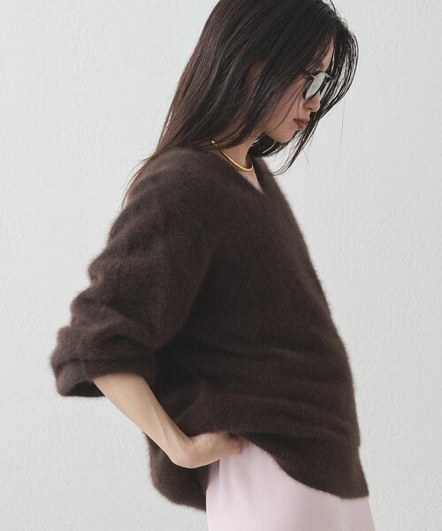 LOUNGEDRESS（ラウンジドレス）の「FURカシミヤVニット（ニット/セーター・レディース・アイボリー/ブラック/ピンク/ブラウン/モカ/グレー/ダークブラウン・FREE）」の14枚目の写真