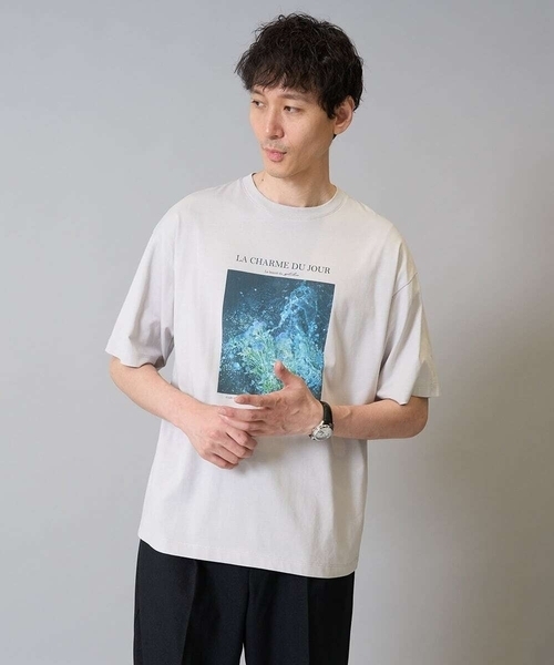 a.v.v(アーヴェヴェ)の「【接触冷感】フォトグラファーコラボワイドシルエットカットソー HIDEYUKI SUTO(Tシャツ/カットソー・メンズ・ライトグレー/ブラック・50/48/46)」の2枚目の写真