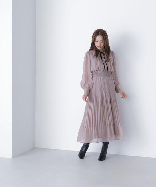 NATURAL BEAUTY BASIC(ナチュラルビューティーベーシック)の「◇ベロアリボンプリーツワンピース(ワンピース・レディース・ダークブラウン/ベージュ・P/S/MEDIUM)」の4枚目の写真
