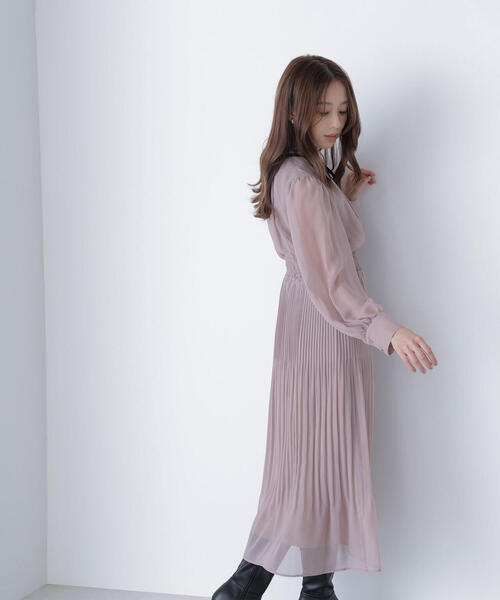 NATURAL BEAUTY BASIC(ナチュラルビューティーベーシック)の「◇ベロアリボンプリーツワンピース(ワンピース・レディース・ダークブラウン/ベージュ・P/S/MEDIUM)」の5枚目の写真