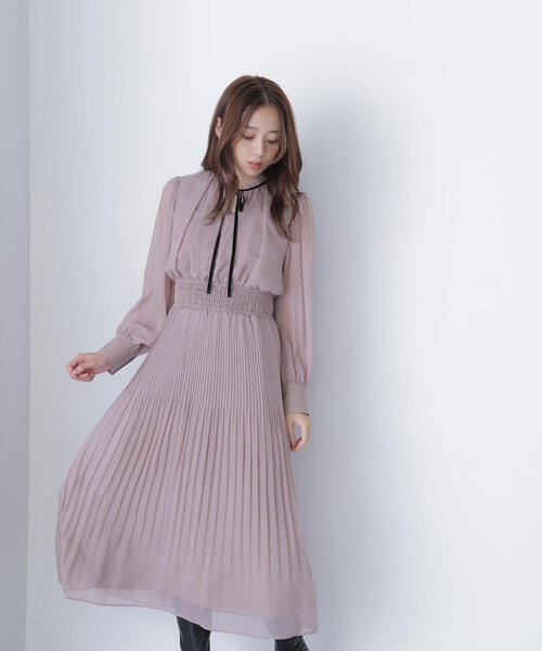 NATURAL BEAUTY BASIC(ナチュラルビューティーベーシック)の「◇ベロアリボンプリーツワンピース(ワンピース・レディース・ダークブラウン/ベージュ・P/S/MEDIUM)」の7枚目の写真