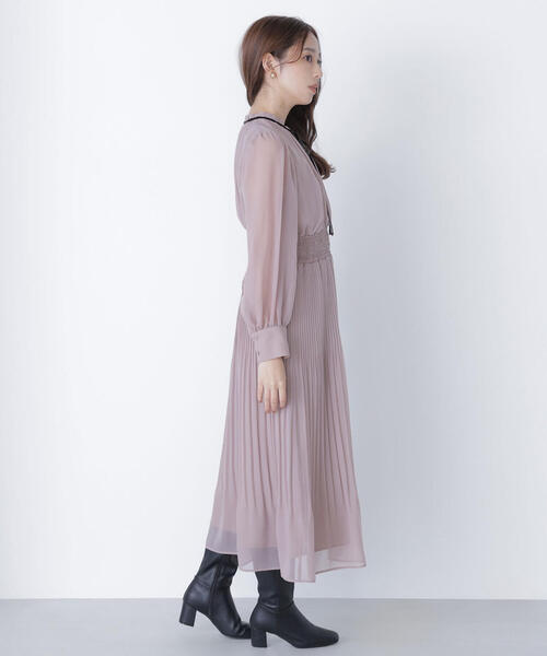 NATURAL BEAUTY BASIC(ナチュラルビューティーベーシック)の「◇ベロアリボンプリーツワンピース(ワンピース・レディース・ダークブラウン/ベージュ・P/S/MEDIUM)」の11枚目の写真