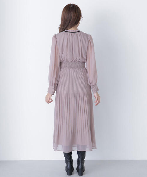 NATURAL BEAUTY BASIC(ナチュラルビューティーベーシック)の「◇ベロアリボンプリーツワンピース(ワンピース・レディース・ダークブラウン/ベージュ・P/S/MEDIUM)」の12枚目の写真