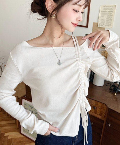 moment+(モーメントプラス)の「ワンショルドロストリボン長袖リブカットソートップス(Tシャツ/カットソー・レディース・アイボリー/チャコールグレー/ブラック/ネイビー・M/L)」の5枚目の写真