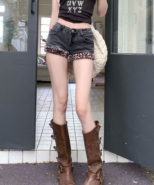 lilful（リルフル）の「2WAY 折り返しレオパードデニムショートパンツ　ホットパンツ（デニムパンツ・レディース・ブラック系その他・S/M）」の4枚目の写真