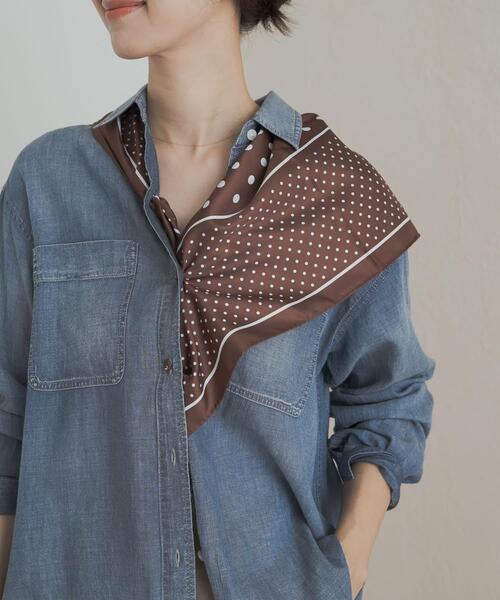 URBAN RESEARCH DOORS(アーバンリサーチドアーズ)の「大判ドットスカーフ(バンダナ/スカーフ・レディース・ネイビー/ブラウン・ONE)」の2枚目の写真