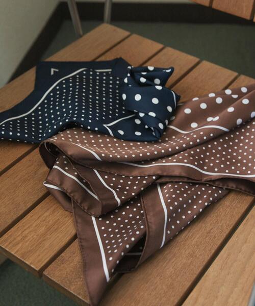 URBAN RESEARCH DOORS(アーバンリサーチドアーズ)の「大判ドットスカーフ(バンダナ/スカーフ・レディース・ネイビー/ブラウン・ONE)」の12枚目の写真