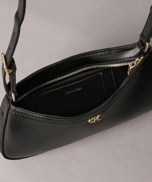 Calvin Klein（カルバン・クライン）の「CKモノグラム スモールショルダーバッグ（ショルダーバッグ・レディース・ブラック/ホワイト・FREE）」の5枚目の写真