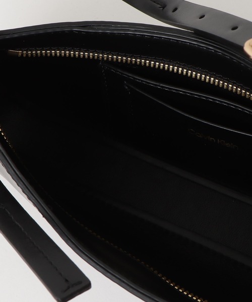 Calvin Klein（カルバン・クライン）の「CKモノグラム スモールショルダーバッグ（ショルダーバッグ・レディース・ブラック/ホワイト・FREE）」の8枚目の写真