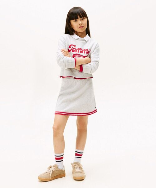 TOMMY HILFIGER（トミーヒルフィガー）の「GIRLSバーシティニットスカート（スカート・キッズ・ライトグレー・140cm/150cm/130cm/160cm）」の2枚目の写真