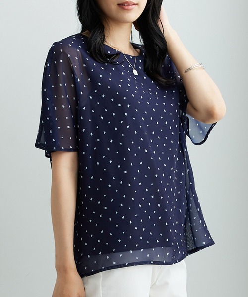 BELLUNA PLUS(ベルーナ)の「シフォン素材ドルマンデザインブラウス(シャツ/ブラウス・レディース・ホワイト系その他/ネイビー系/アイボリー・X-LARGE/LARGE/MEDIUM)」の2枚目の写真