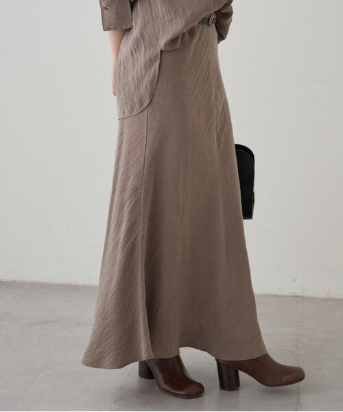 LOUNGEDRESS(ラウンジドレス)の「とろみフレアスカート(スカート・レディース・アイボリー/ブラック/ブラウン・SMALL/MEDIUM)」の3枚目の写真