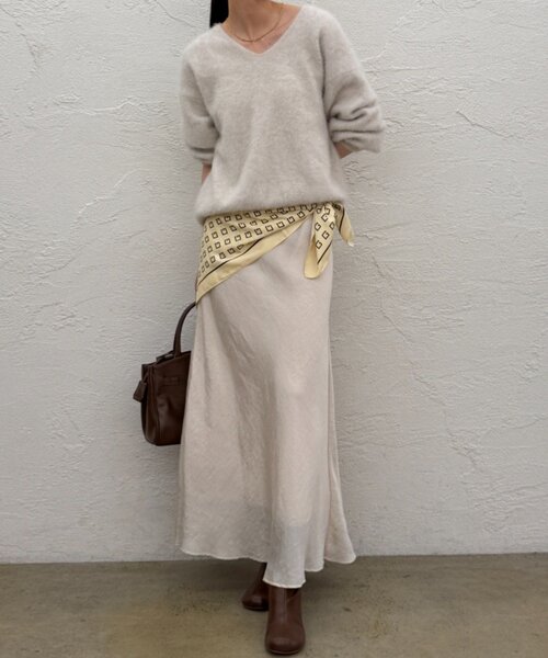 LOUNGEDRESS(ラウンジドレス)の「とろみフレアスカート(スカート・レディース・アイボリー/ブラック/ブラウン・SMALL/MEDIUM)」の4枚目の写真